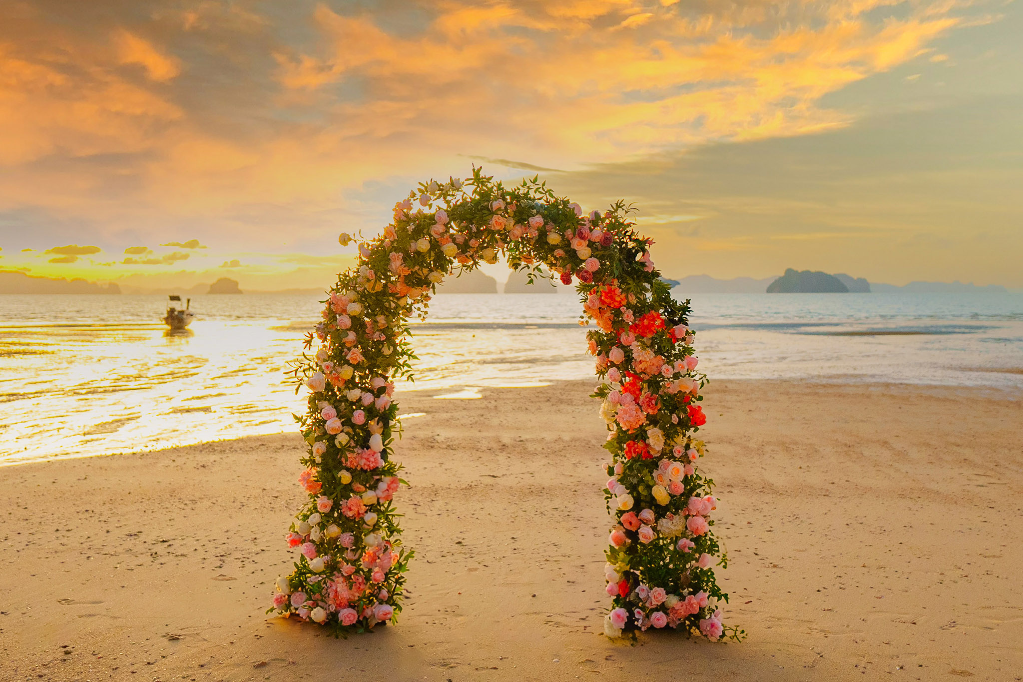 Golden Hour Bliss – Flower arch