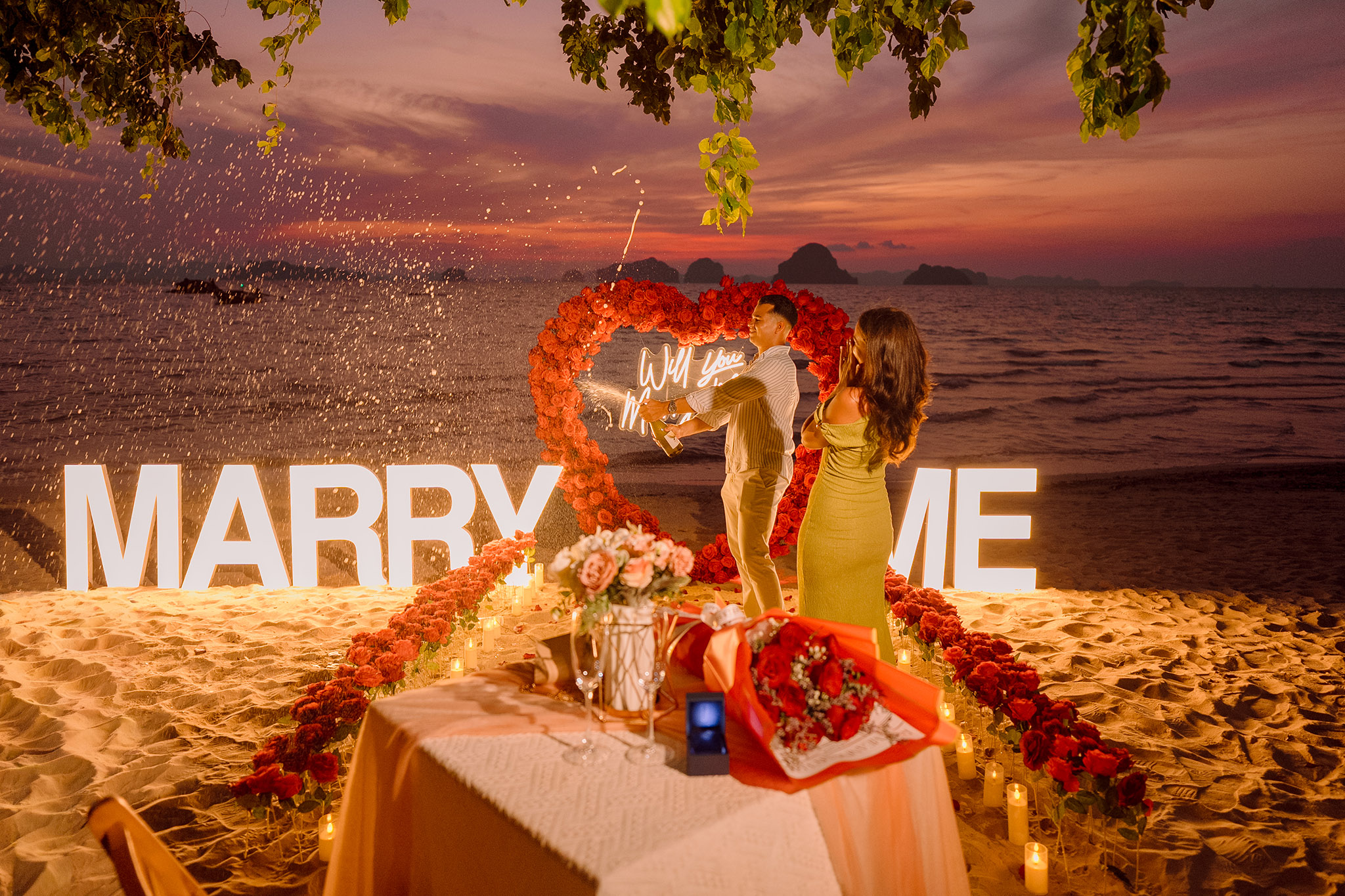 Heart of Romance – Heart-shaped flower arch